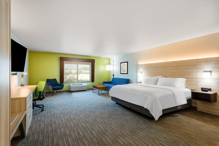 Room 10 of 38