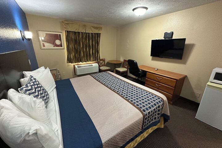 Room 13 of 36