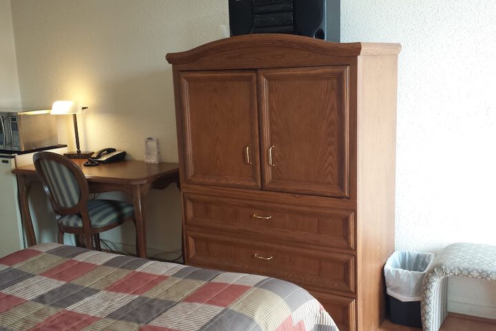 Room 32 of 53