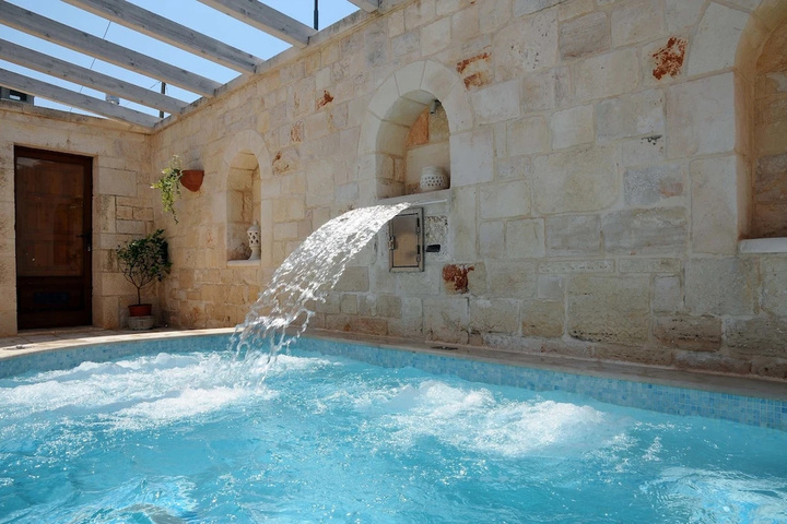 Pool 13 of 21