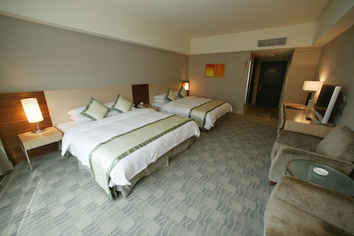 Room 16 of 90