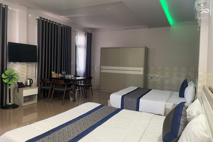 Room 9 of 25