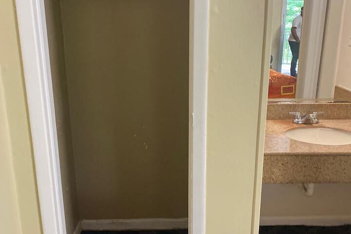 Room 3 of 10