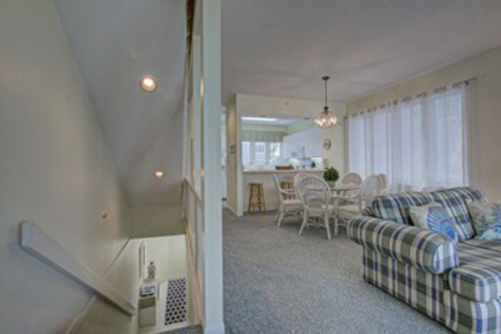 Room 147 of 225