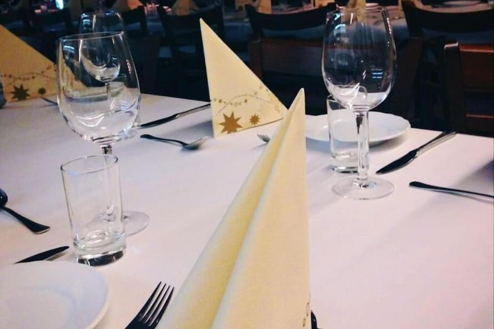 Dining 40 of 48