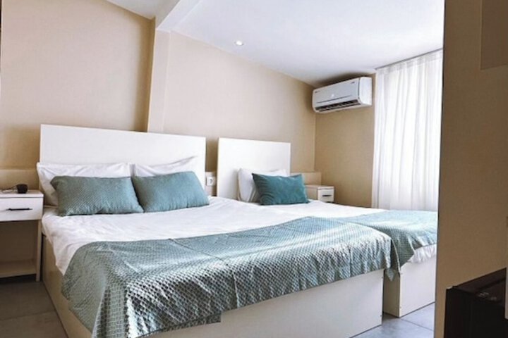 Room 6 of 27