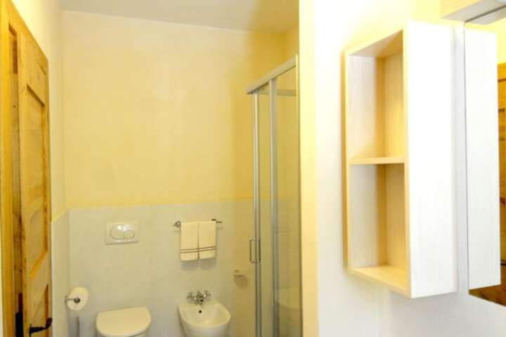 Room 17 of 34