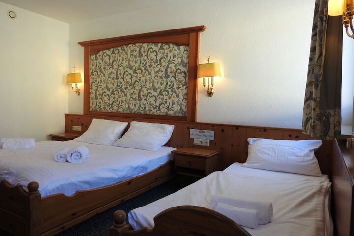 Room 10 of 22