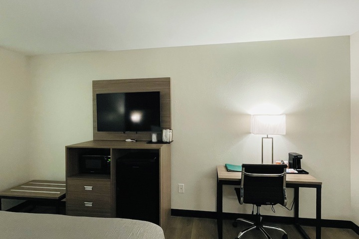 1 King Bed (1 of 12)