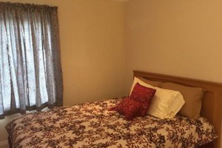 Room 6 of 16