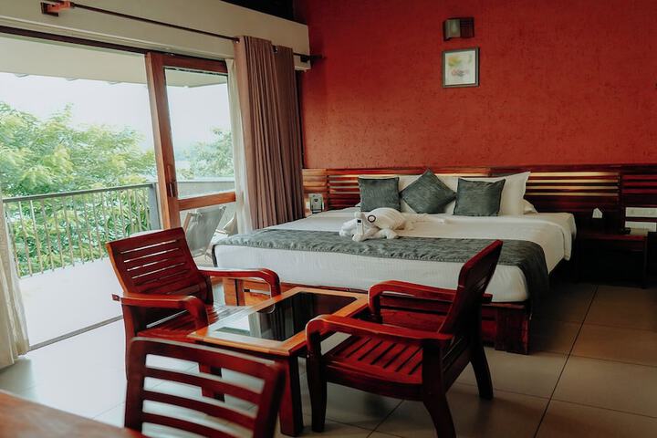 Room 27 of 138