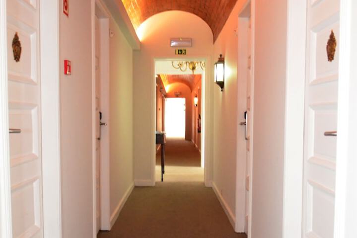Ballroom/Hall 44 of 48