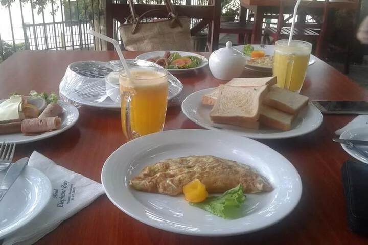 Breakfast/Coffee Service 16 of 19