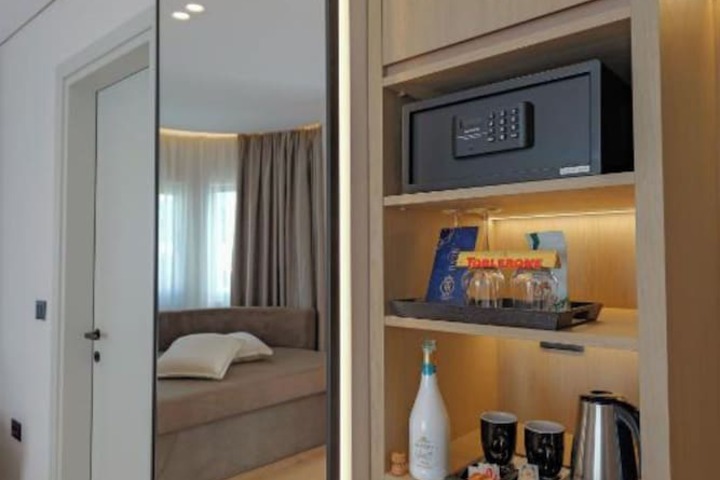 Room 80 of 171