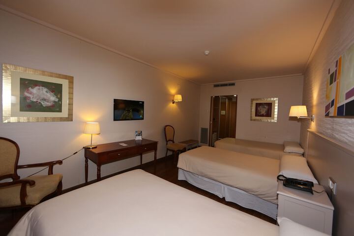 Room 12 of 33