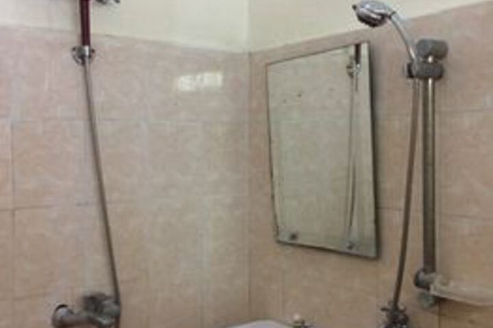 Room 6 of 32