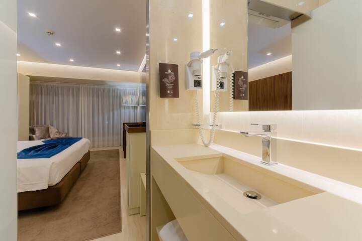 Room 43 of 108