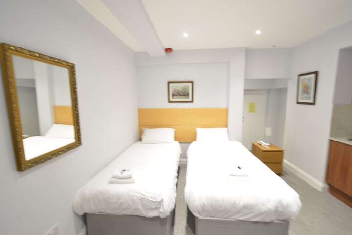Room 54 of 371