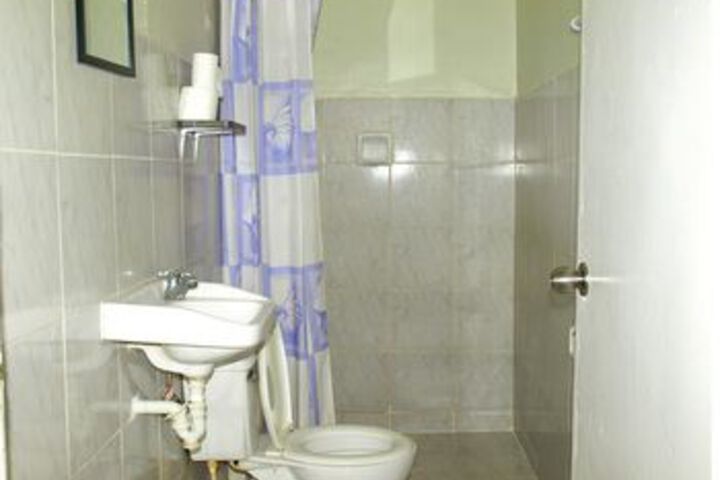 Room 5 of 124