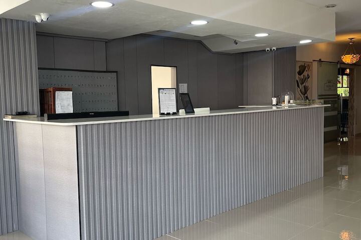Check-in/check-out kiosk