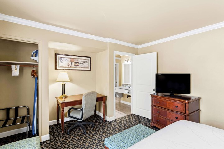 Room 16 of 34