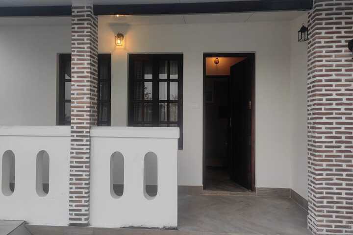 Room 9 of 32