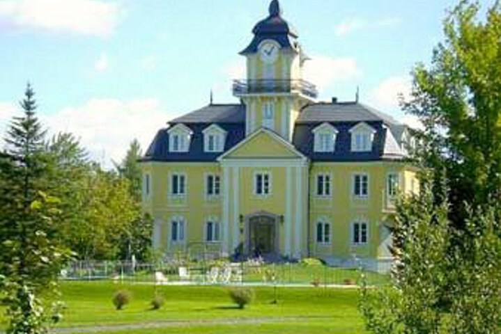 Image of Howard Johnson Stastny Plaza Hotel & Golf Resort