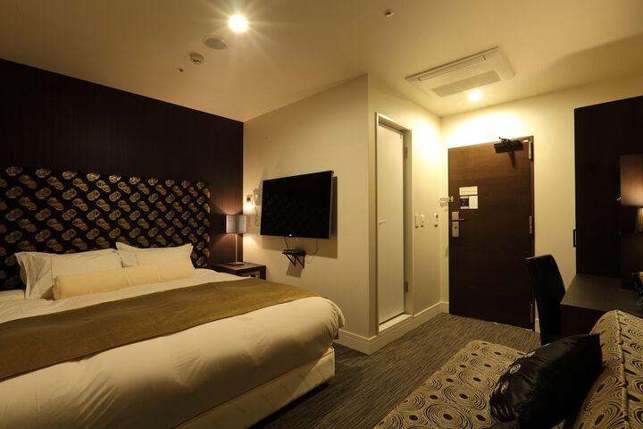Room 16 of 114