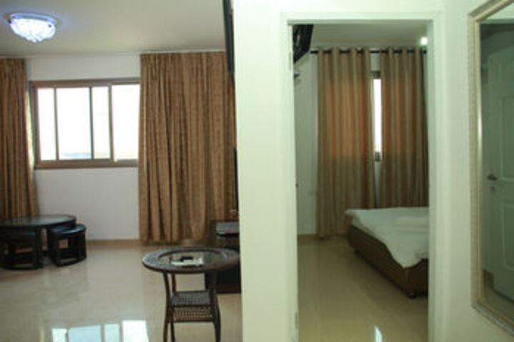 Room 14 of 32