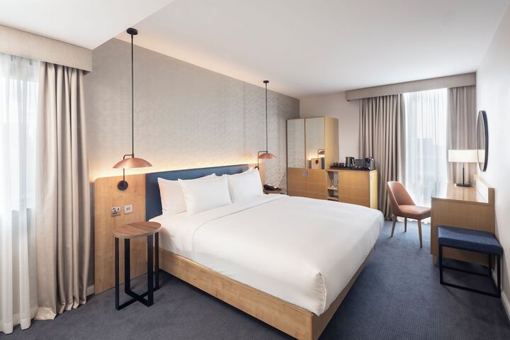 Room 10 of 81