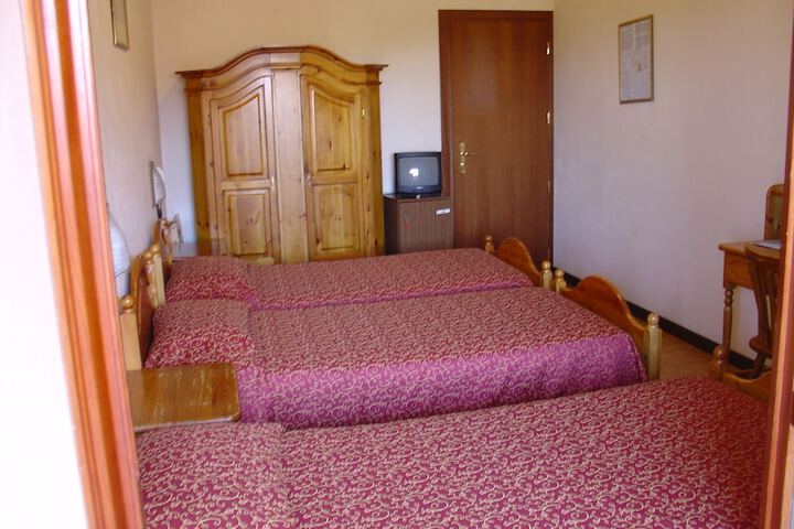 Room 4 of 31