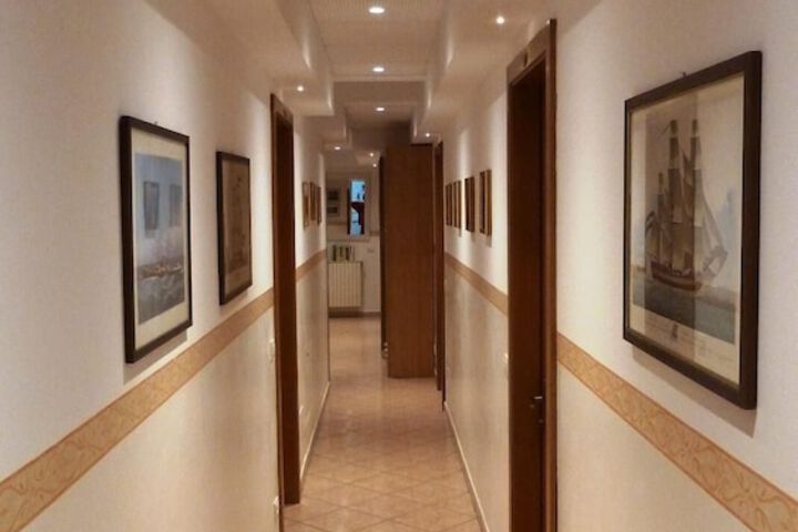 Ballroom/Hall 19 of 34