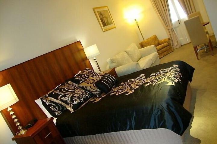Room 4 of 39