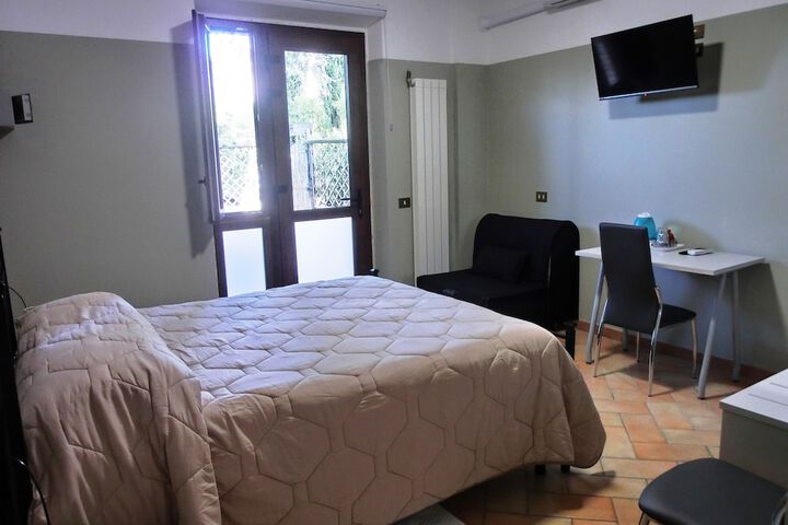 Room 9 of 98