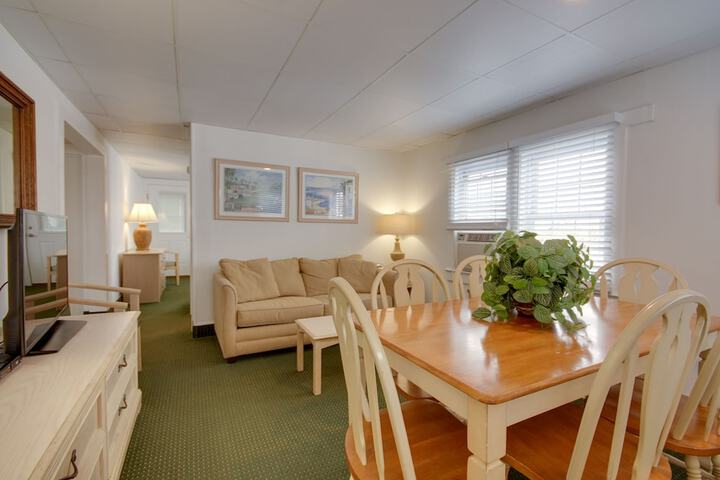 2 Double Beds (1 of 16)