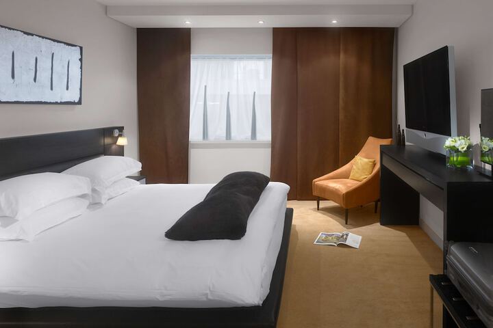 Room 11 of 36