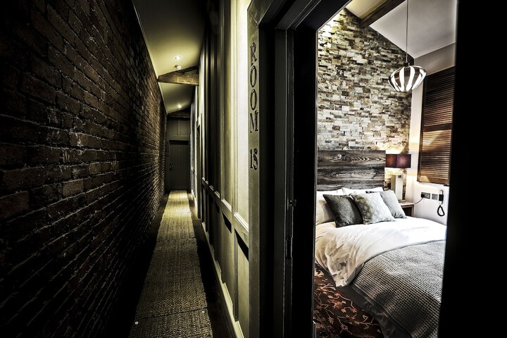 Room 10 of 42