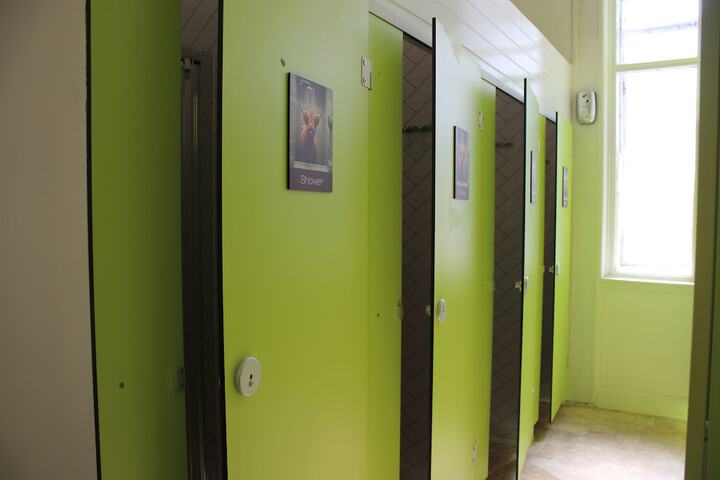 Room 51 of 76