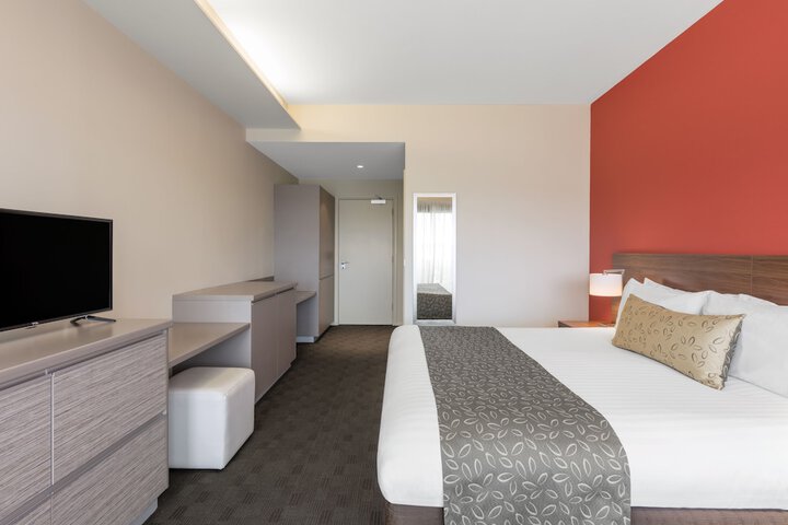 Room 4 of 25