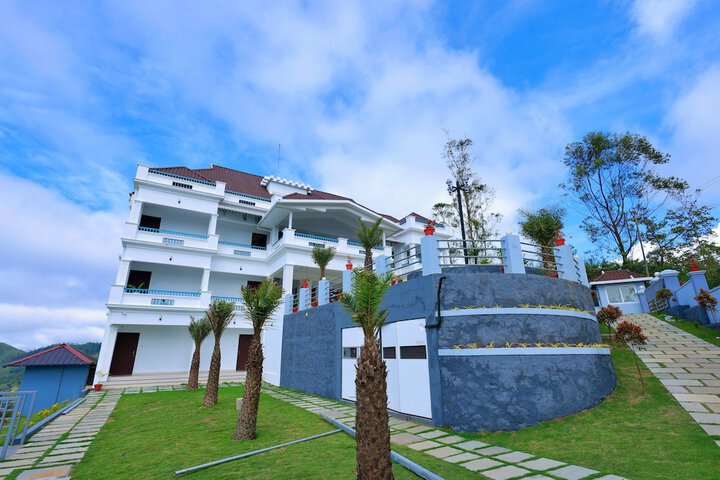 Hotel Exterior 17 of 30