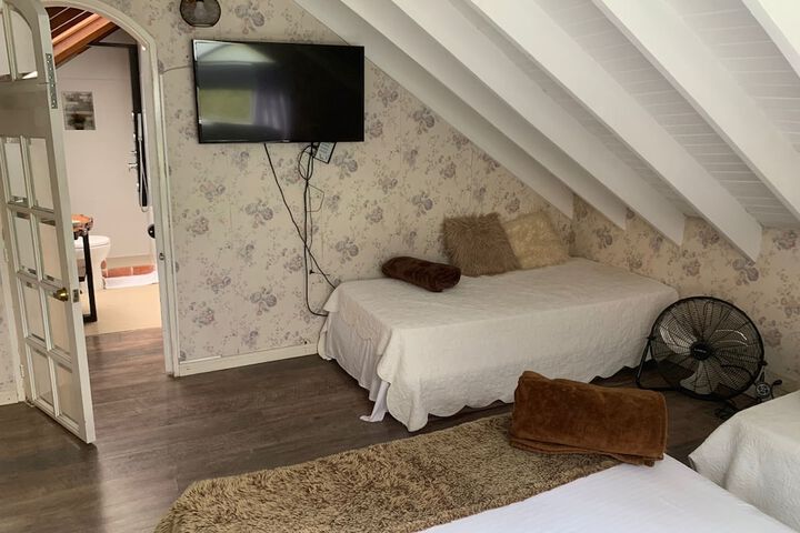 Room 12 of 19