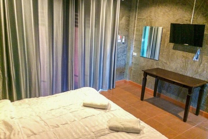Room 4 of 15