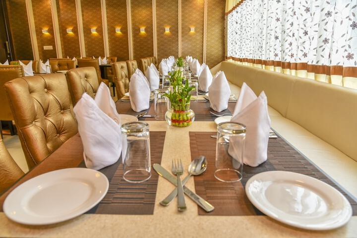 Dining 36 of 57