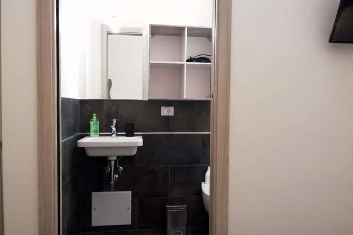 Room 10 of 12
