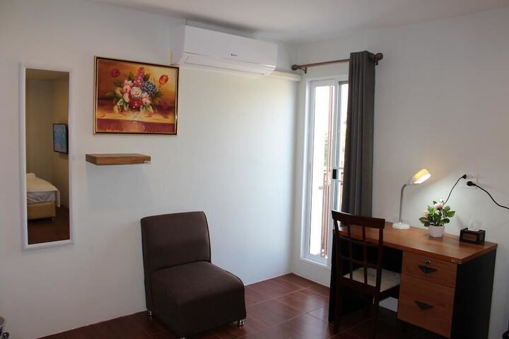 Room 6 of 33