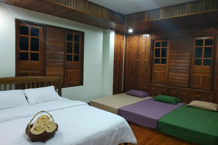 Room 5 of 11