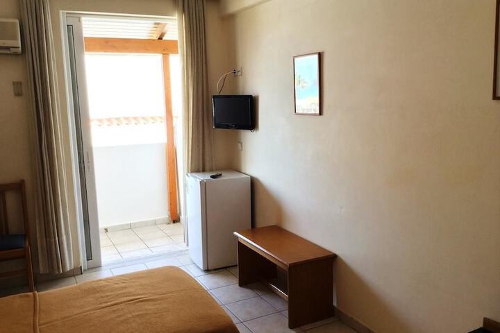 Room 6 of 38