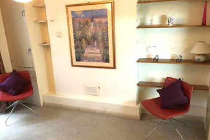 Room 5 of 8