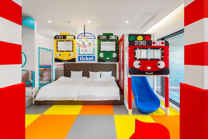 Room 48 of 60