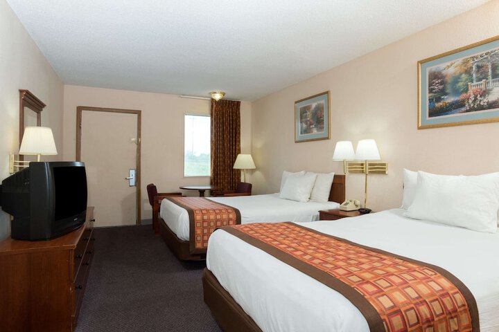 2 Double Bed Mobility Accessible (17 of 18)